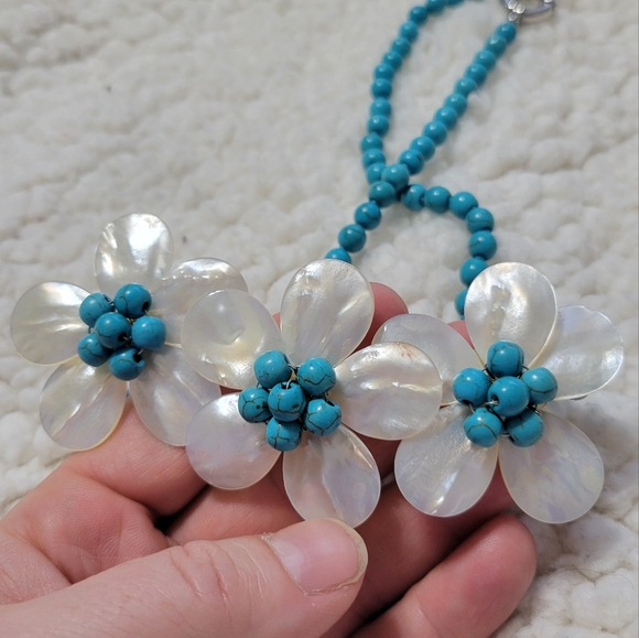 Beaded flower Necklace - Picture 6 of 6